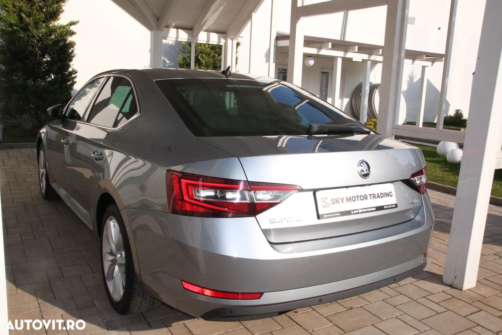 Skoda Superb 2.0 TDI DSG Sportline - 13