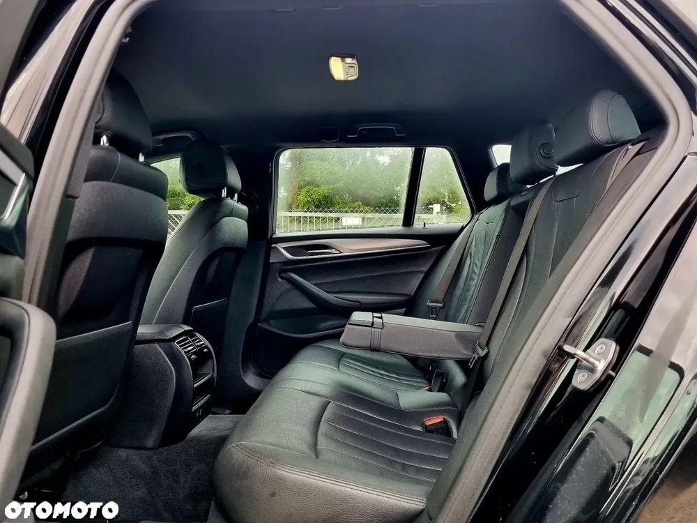 BMW Seria 5 520i Sport Line - 11