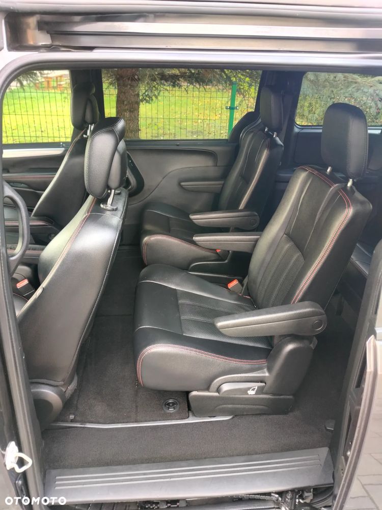 Dodge Grand Caravan - 9