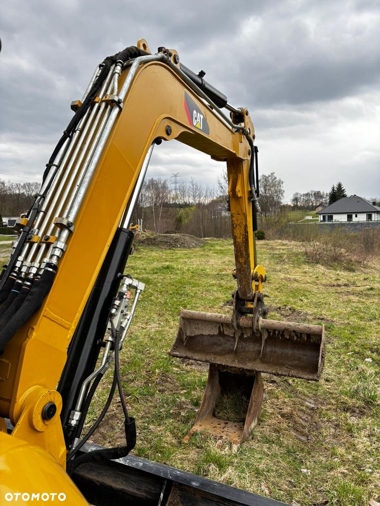 Caterpillar - 30