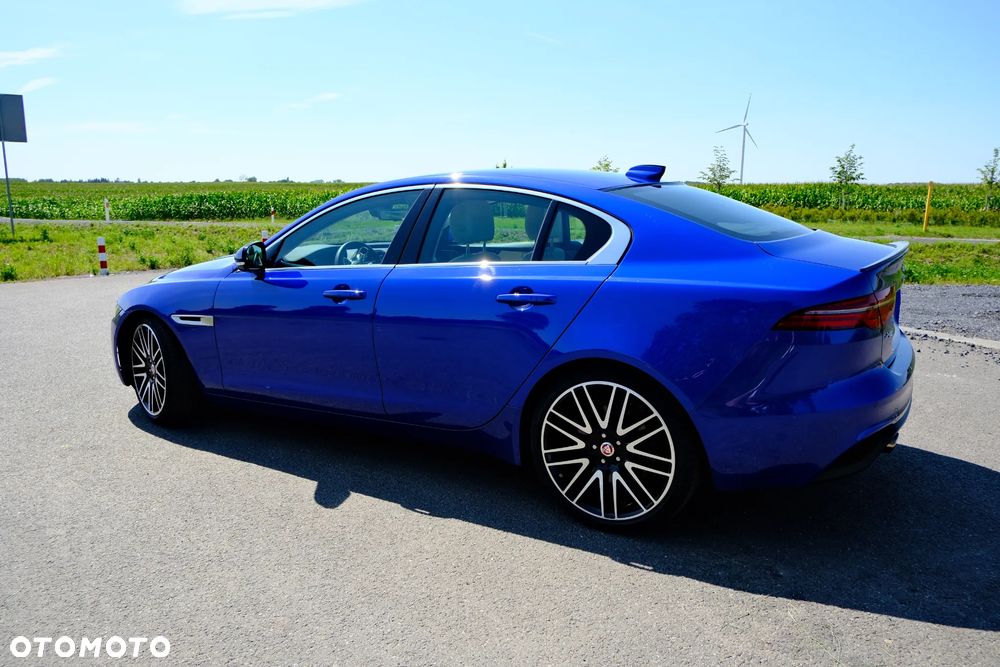 Jaguar XE 25t Prestige - 20