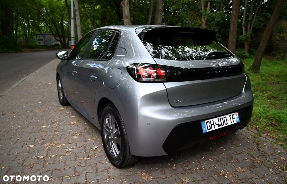 Peugeot 208 - 17