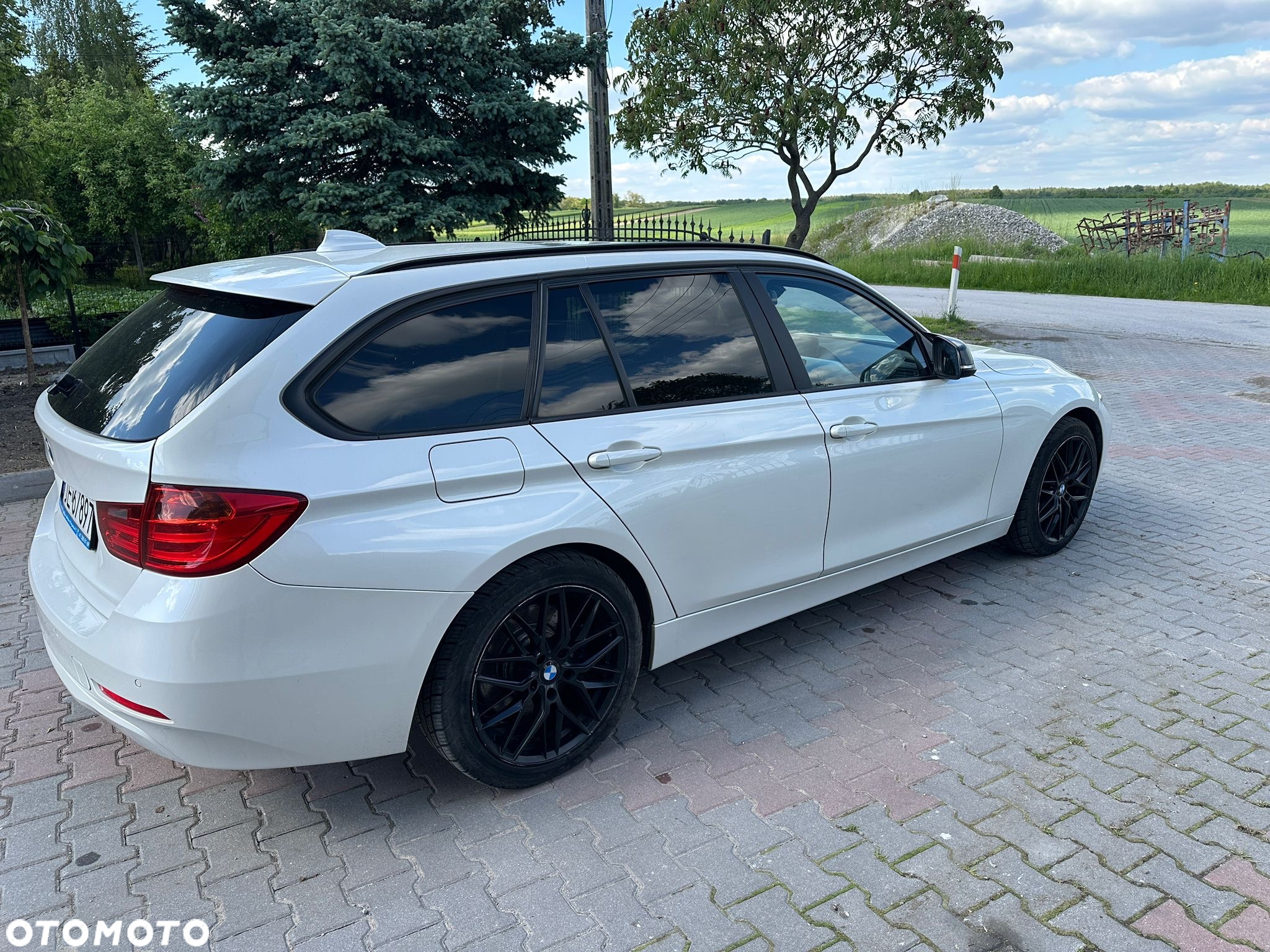 BMW Seria 3 330d xDrive - 2