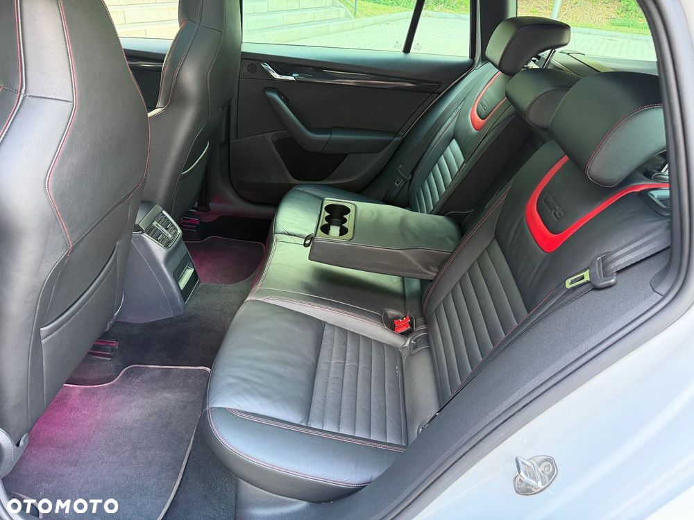 Skoda Octavia 2.0 TDI DSG RS - 23