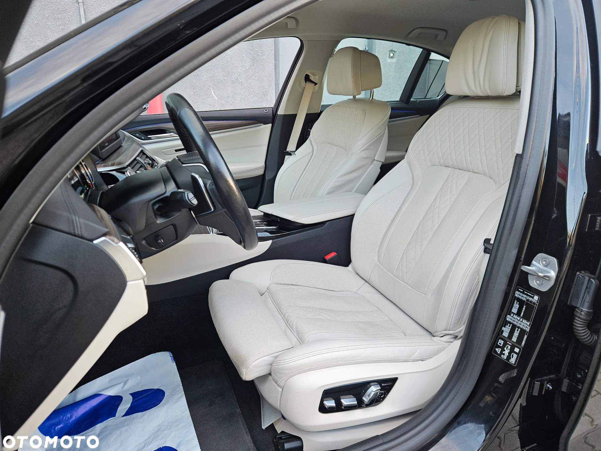 BMW Seria 5 530i GPF xDrive Luxury Line - 7