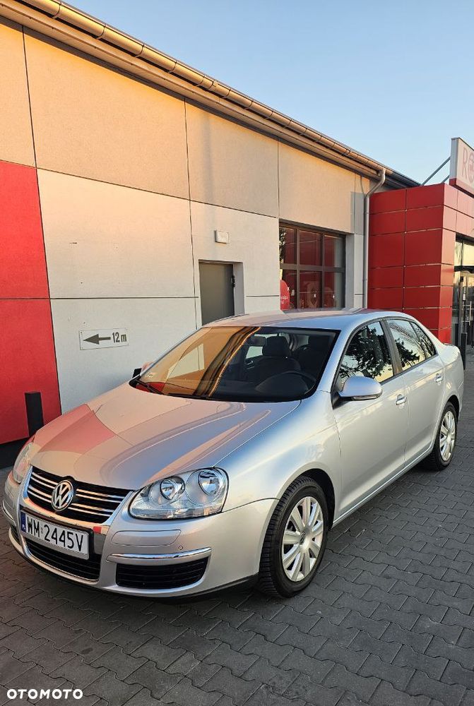 Volkswagen Jetta - 2