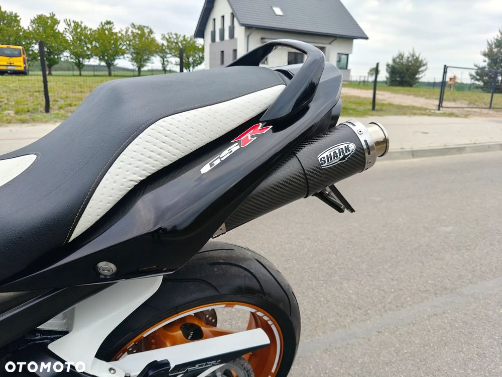 Suzuki GSR - 14