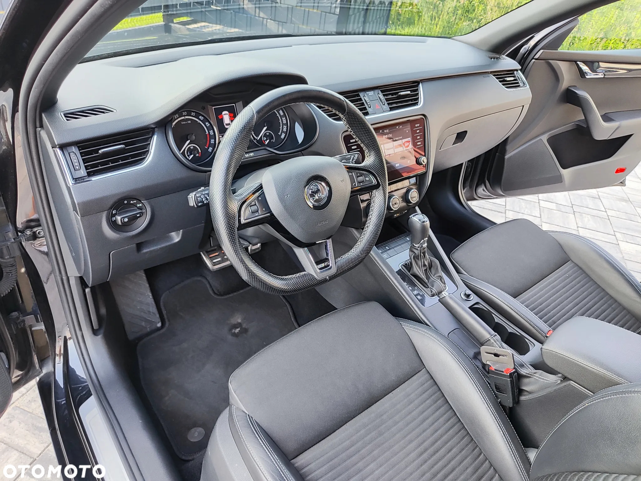 Skoda Octavia Combi 2.0 TDI DSG RS - 25
