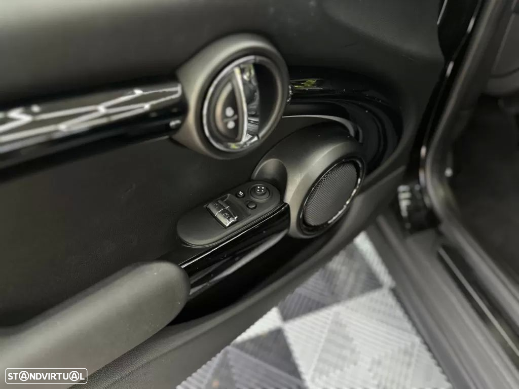MINI 3 Portas Cooper SE Camden Edition - 48