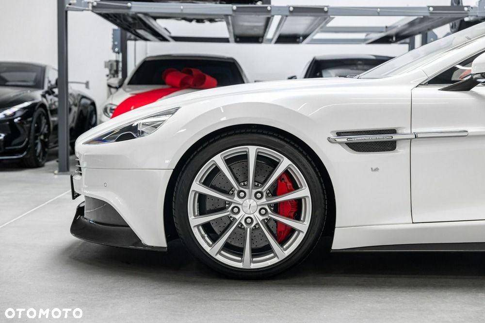 Aston Martin Vanquish - 18