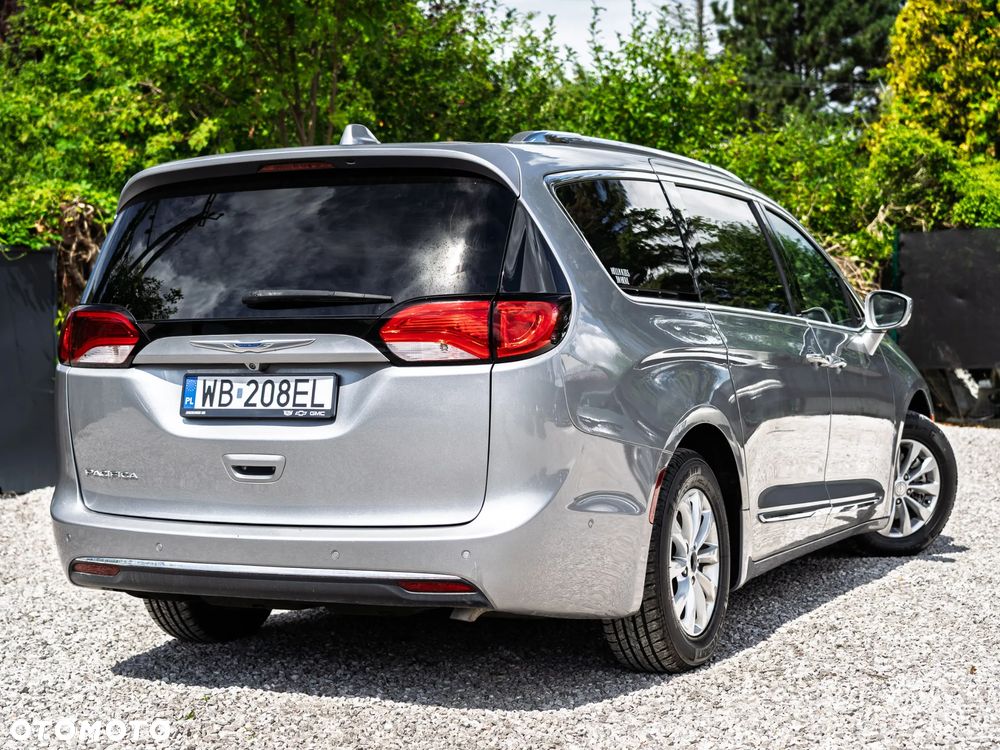 Chrysler Pacifica - 6