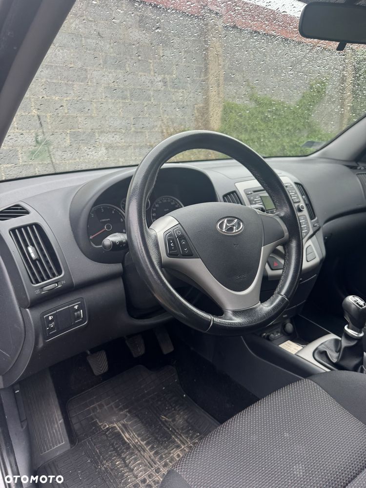 Hyundai i30 1.6 CRDi Comfort EU5 - 6