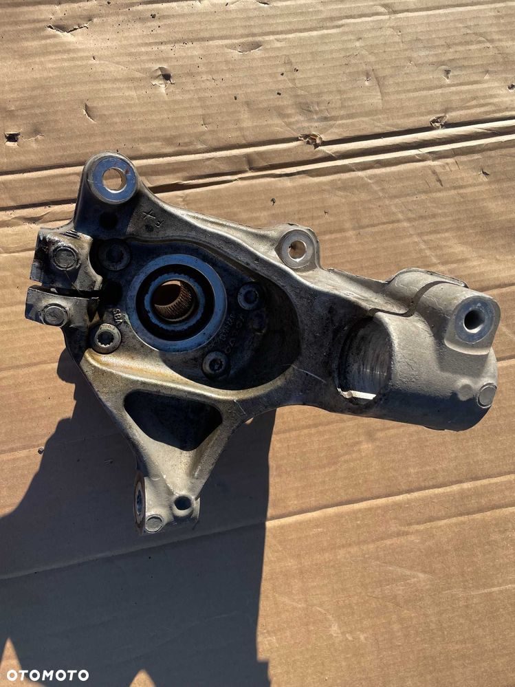 Piasta zwrotnica koła przedniego prawa Volvo XC40 C40 - 2