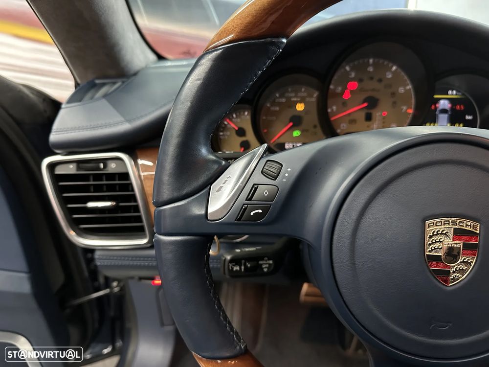 Porsche Panamera Turbo PDK - 39