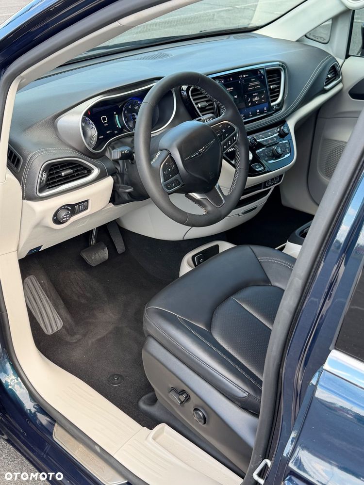 Chrysler Pacifica - 10