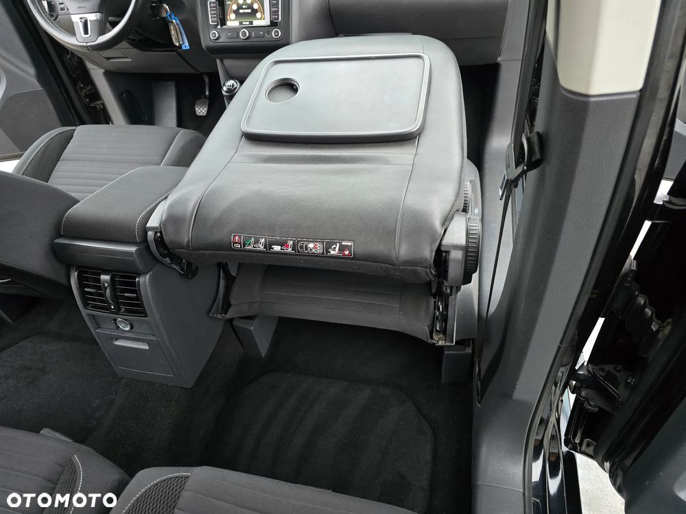 Volkswagen Touran - 34