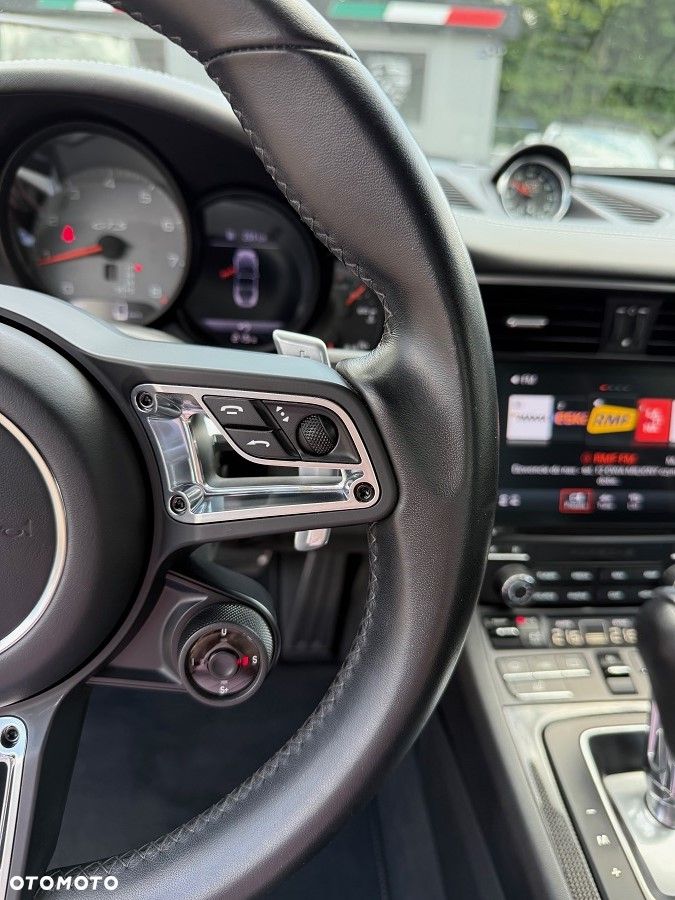 Porsche 911 Targa 4 GTS PDK - 25