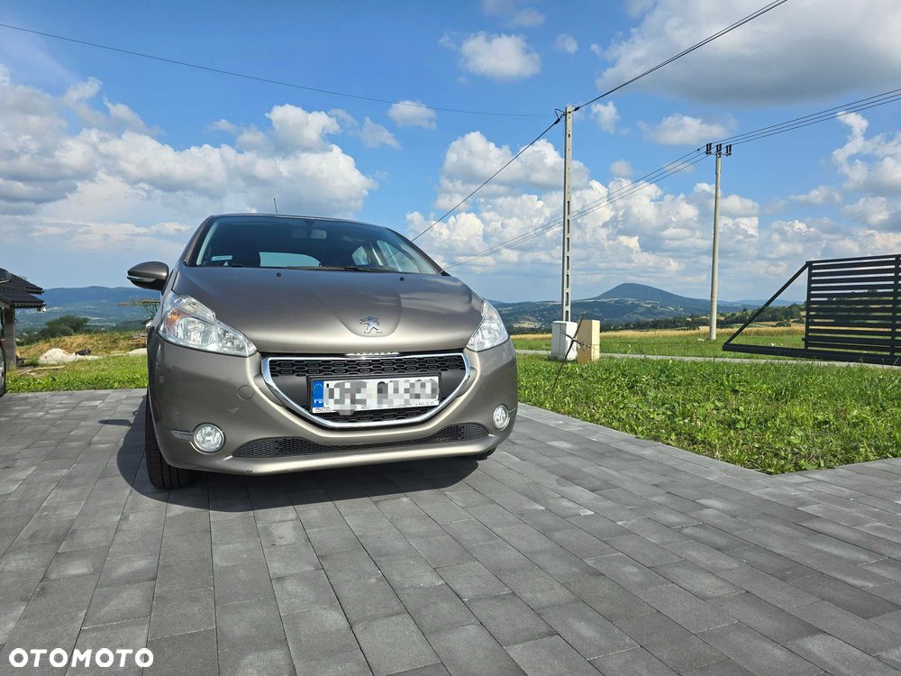 Peugeot 208 - 5