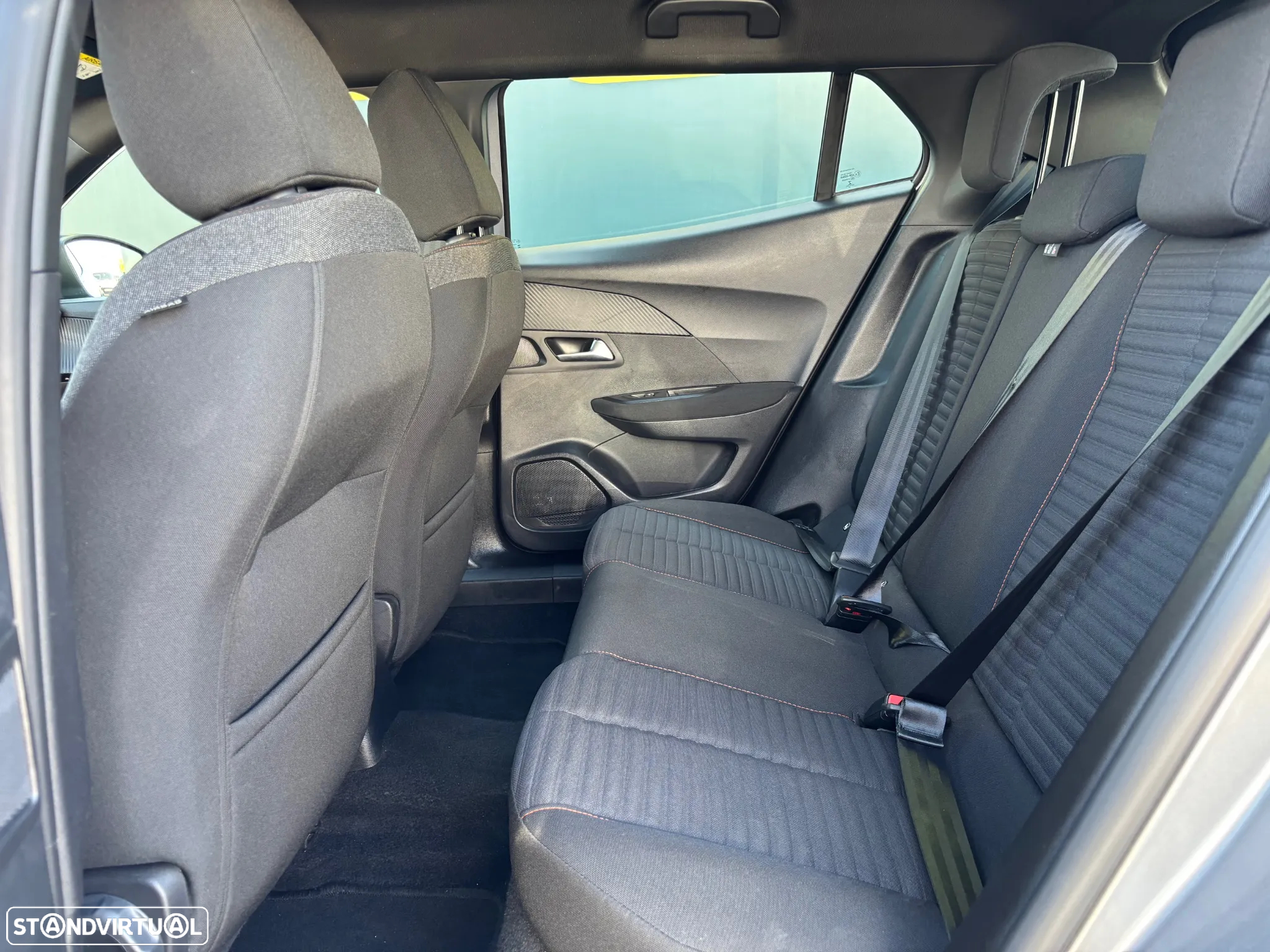 Peugeot 2008 1.2 PureTech Active Pack - 12