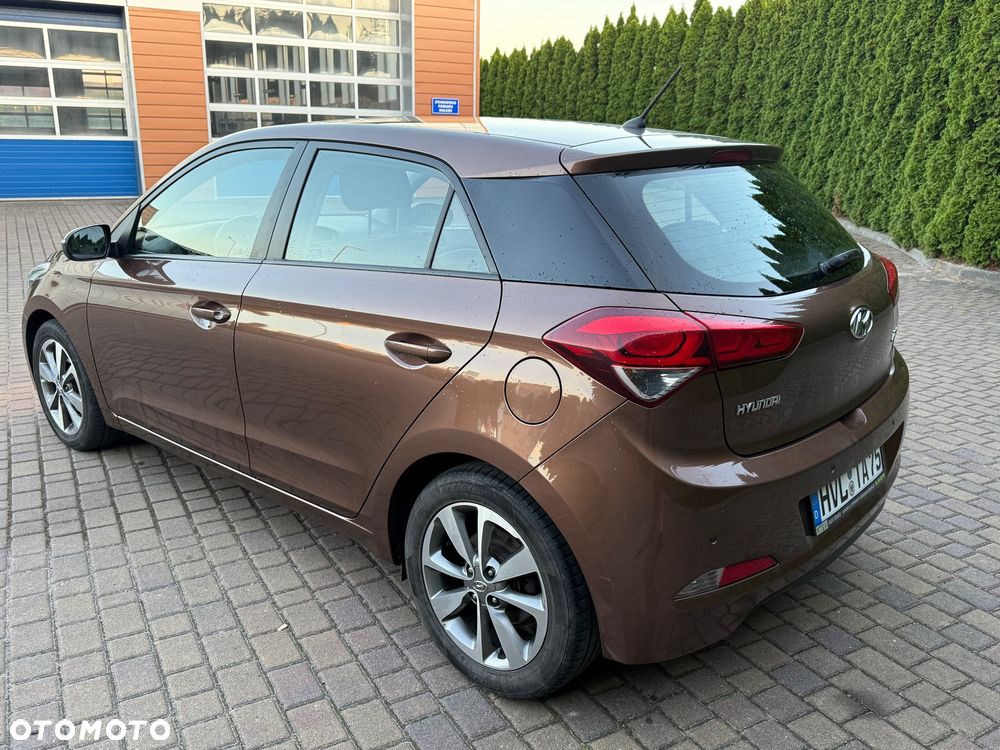 Hyundai i20 1.4 - 10