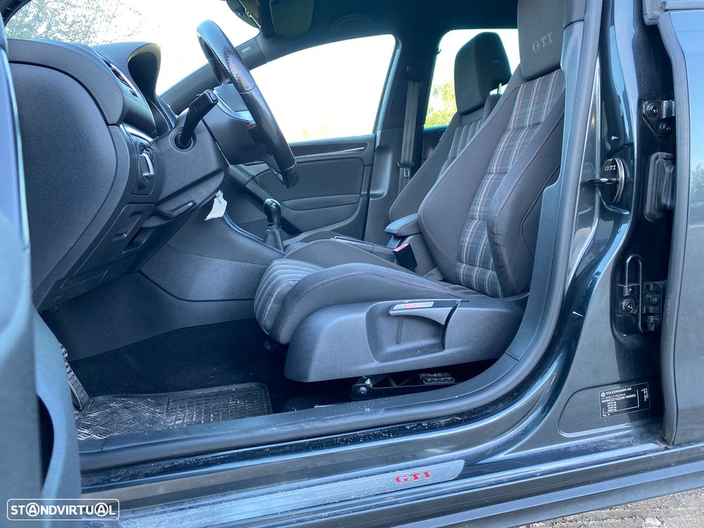 VW Golf 2.0 GTI - 7