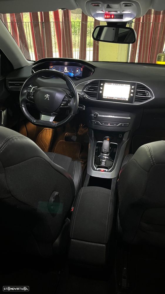 Peugeot 308 1.2 PureTech Allure EAT8 - 14