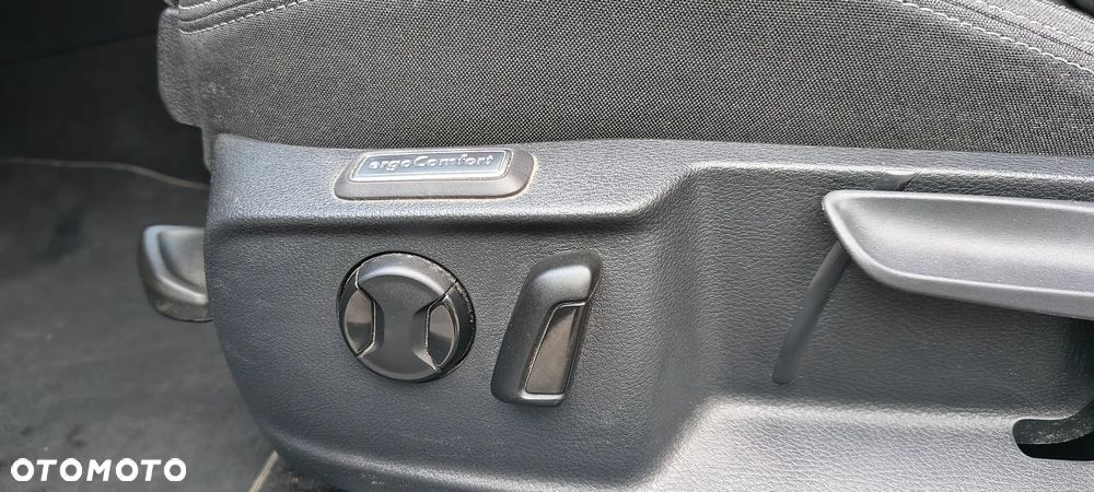 Volkswagen Passat 1.5 TSI EVO Business DSG - 31