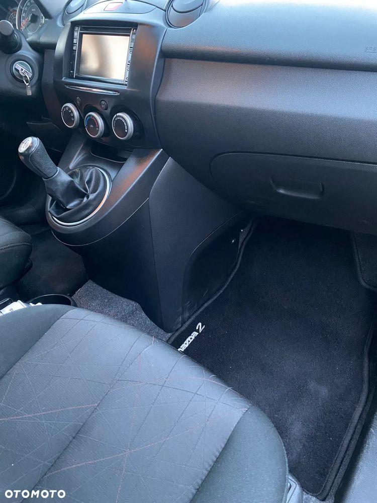 Mazda 2 1.3 Exclusive + - 26