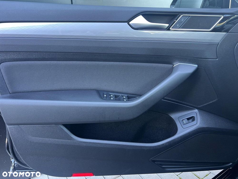 Volkswagen Passat - 15