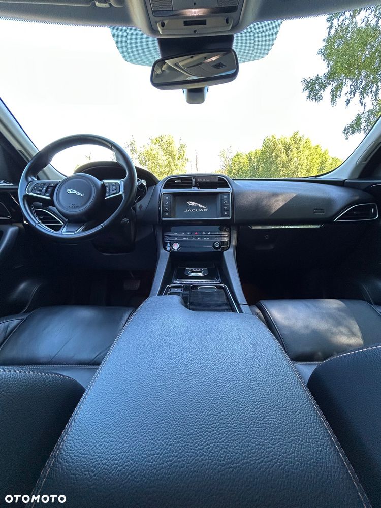 Jaguar F-Pace 25t AWD Prestige - 12