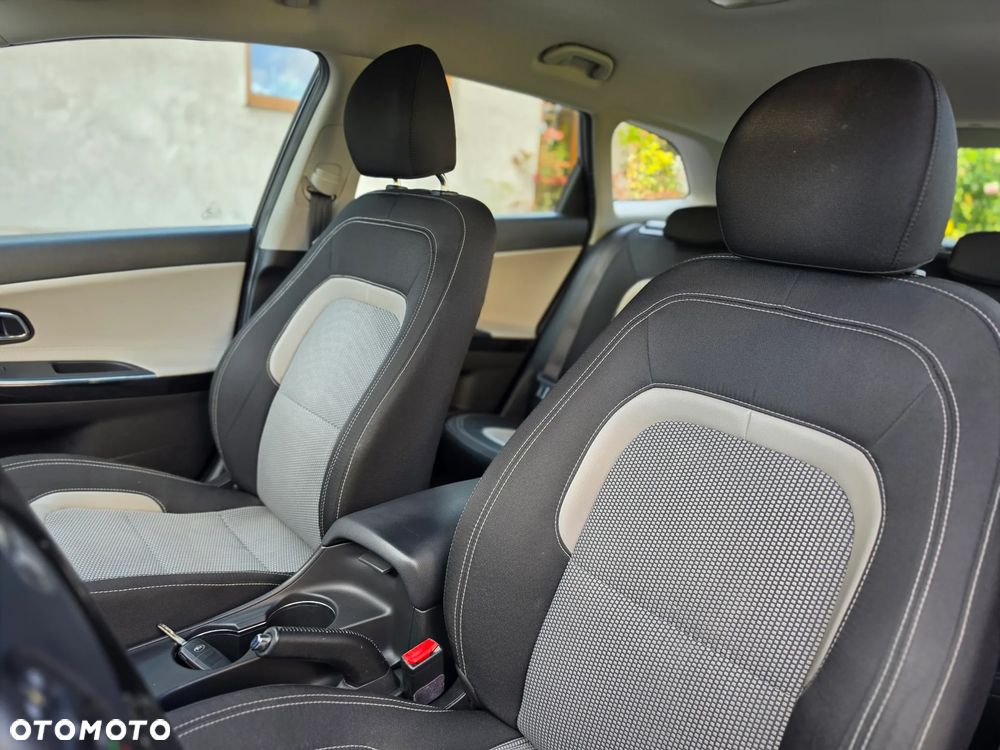 Kia Ceed - 16