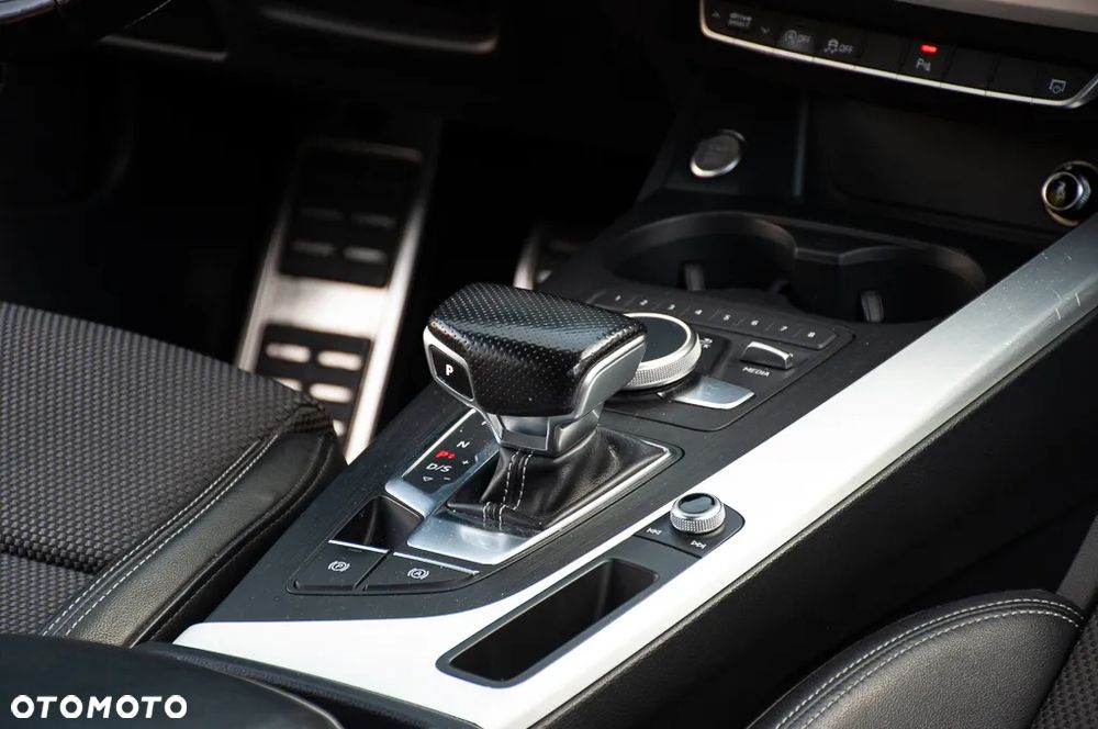 Audi A4 Avant 2.0 TDI Quattro S tronic - 31
