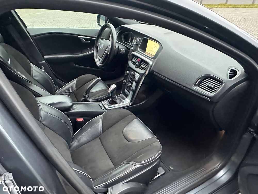 Volvo V40 D2 R Design - 37