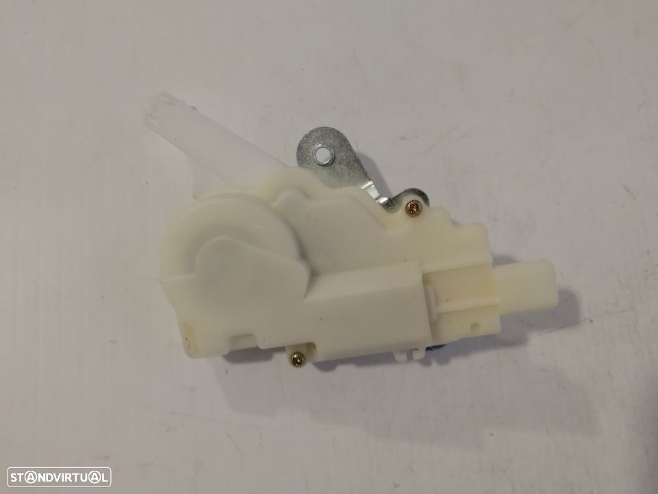 Pistola Mecanismo Fecho mala  Toyota Yaris 1999 a 2006 (Novas) - 1