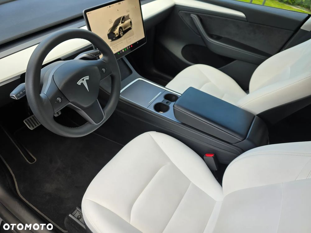 Tesla Model Y 2023 photo 4