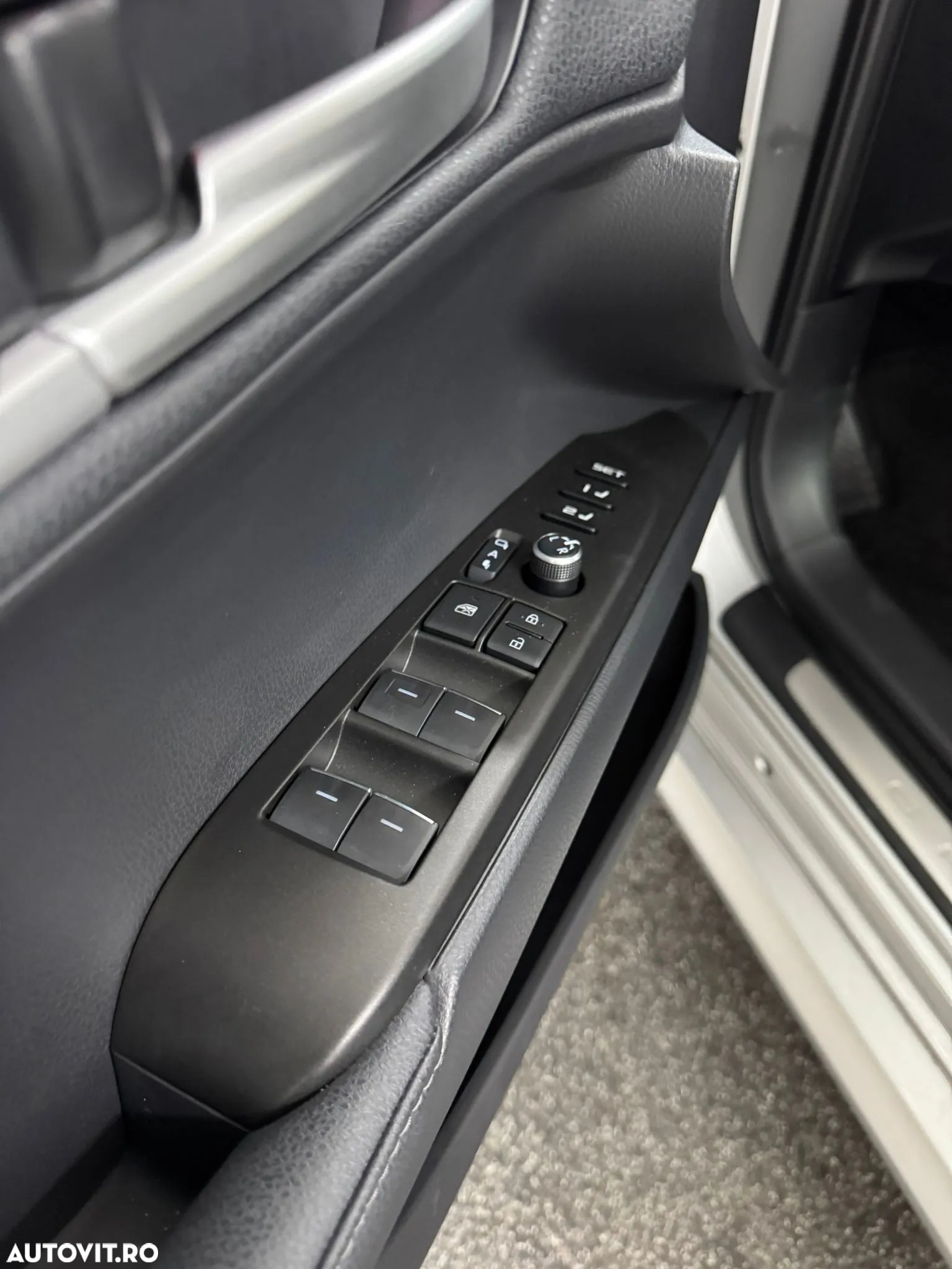 Toyota Camry 2.5 HEV Luxury - 7