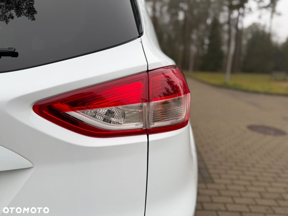 Ford Kuga 2.0 TDCi 2x4 Titanium - 12