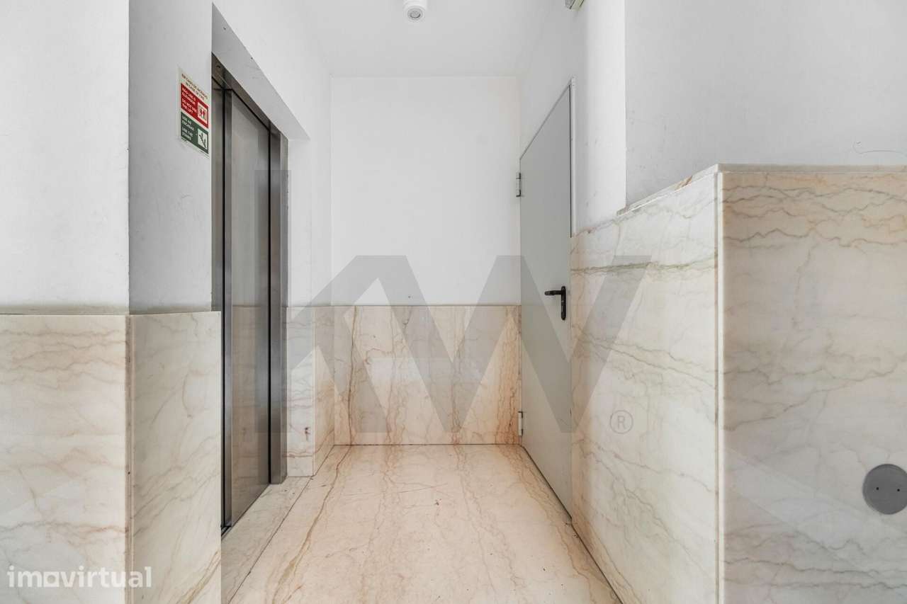 T3 Remodelado com Duas Garagens Box - Elegância Contemporânea em Matos - Grande imagem: 3/31
