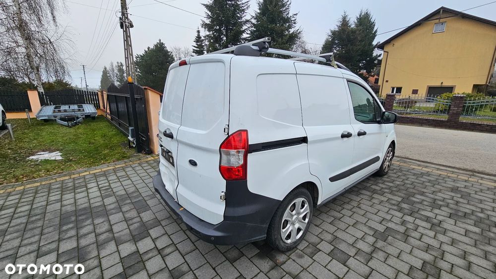Ford Transit Courier - 40