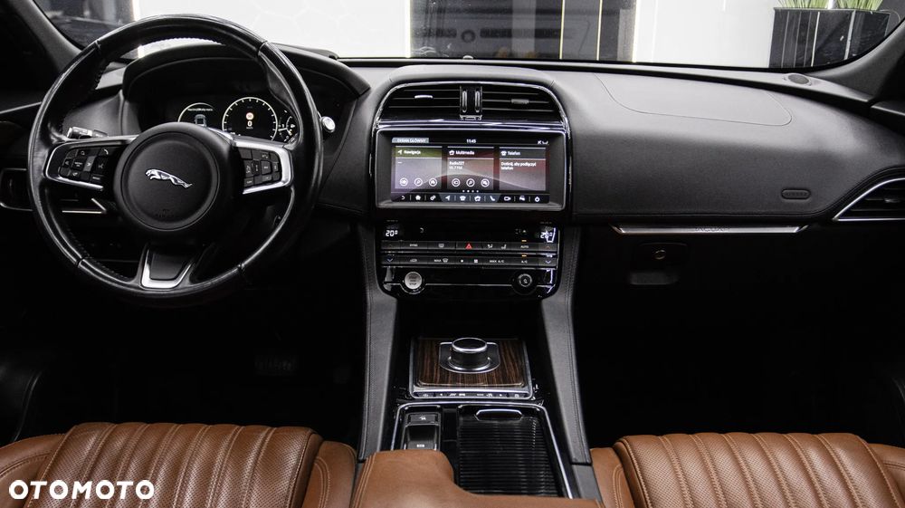 Jaguar F-Pace - 20