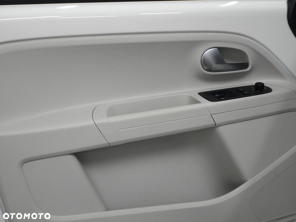 Volkswagen up! - 17