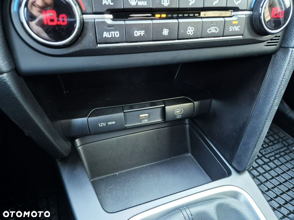 Kia Ceed 1.5 T-GDI M DCT - 32