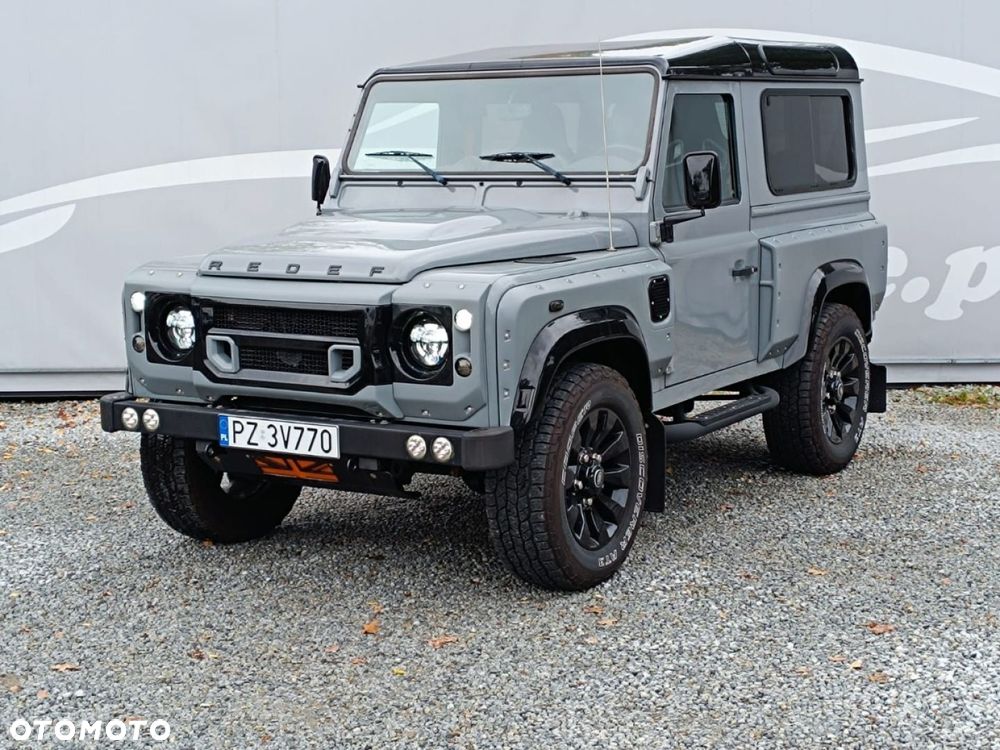 Land Rover Defender - 11