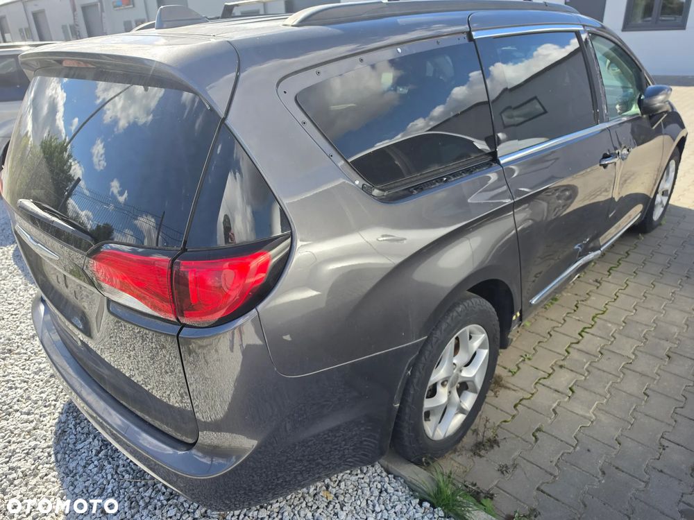 Chrysler Pacifica 2017 photo 3