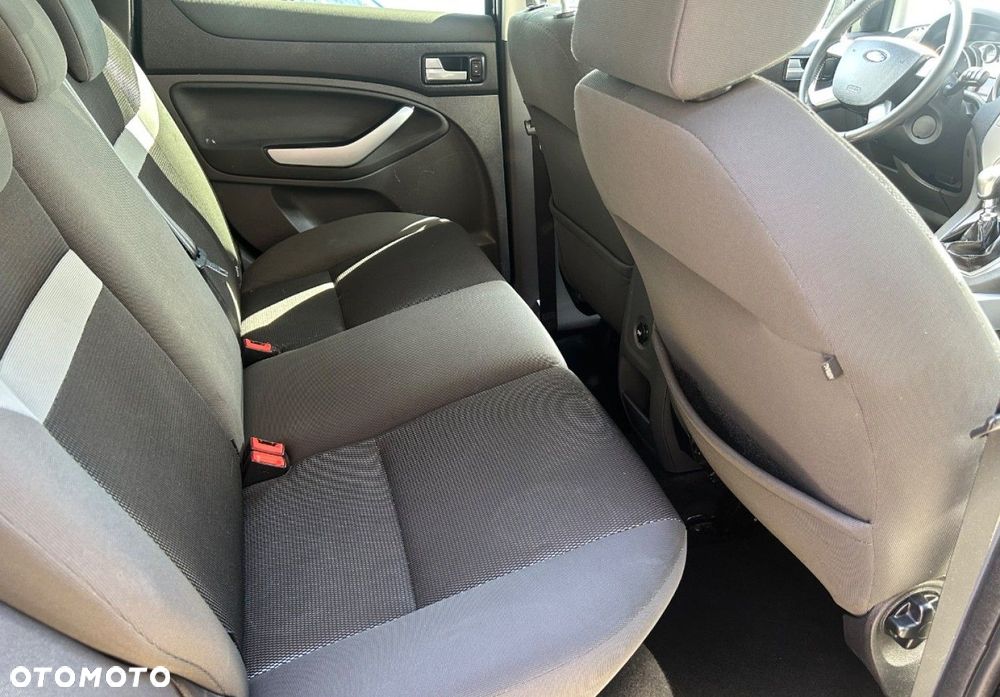 Ford Kuga - 12