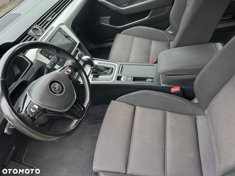 Volkswagen Passat 2018 photo 5