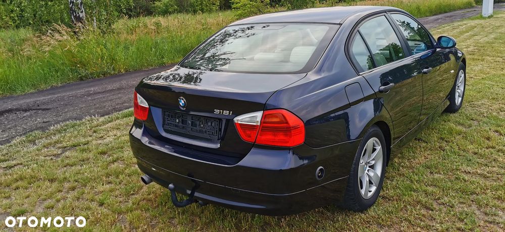 BMW Seria 3 318i - 4