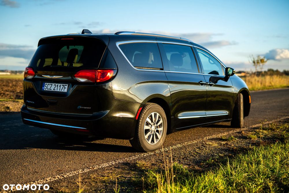 Chrysler Pacifica - 3
