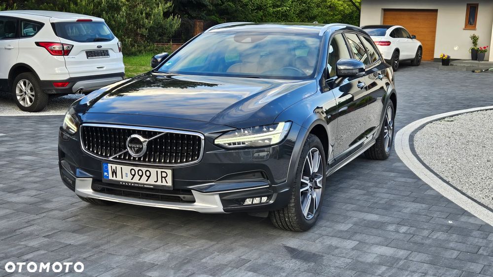 Volvo V90 Cross Country - 18