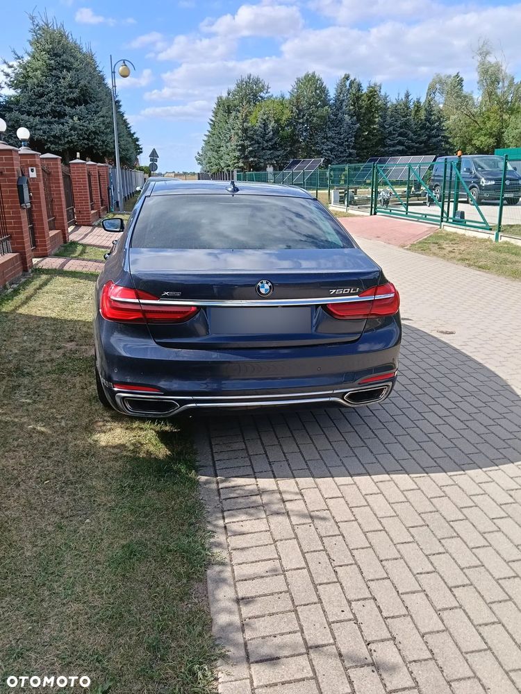 BMW Seria 7 ver-750li-xdrive - 2